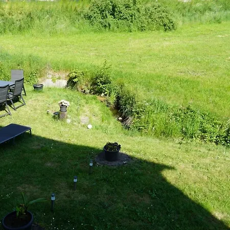 Grosse Helle Mit Balkon, Ruhig Gelegen Mit Guter Verkehrsanbindung