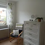 Grosse Helle Mit Balkon, Ruhig Gelegen Mit Guter Verkehrsanbindung 公寓