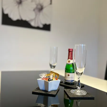 Appartamento Grosse Helle Mit Balkon, Ruhig Gelegen Mit Guter Verkehrsanbindung *