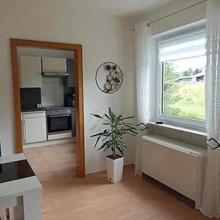 Grosse Helle Mit Balkon, Ruhig Gelegen Mit Guter Verkehrsanbindung *