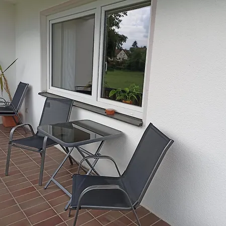Grosse Helle Mit Balkon, Ruhig Gelegen Mit Guter Verkehrsanbindung