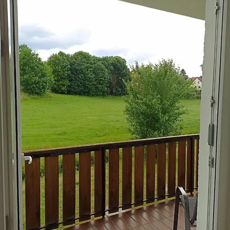 Grosse Helle Mit Balkon, Ruhig Gelegen Mit Guter Verkehrsanbindung