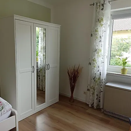 Grosse Helle Mit Balkon, Ruhig Gelegen Mit Guter Verkehrsanbindung Appartamento *
