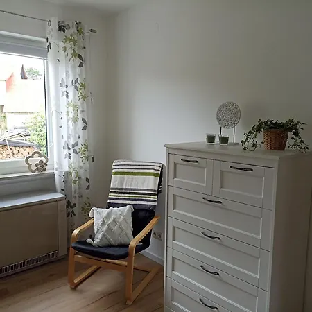 Grosse Helle Mit Balkon, Ruhig Gelegen Mit Guter Verkehrsanbindung Appartamento